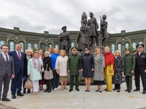 В парке «Патриот» открыли скульптурную композицию «Подвигу женщин…» Новости Одинцово 